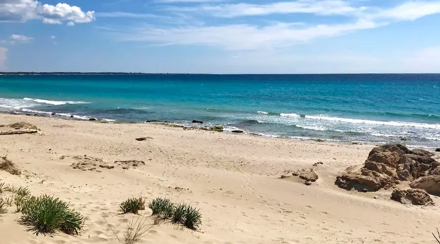 Spiaggia principale di Baia Verde a Gallipoli, a pochi metri da Casa delle Ginestre